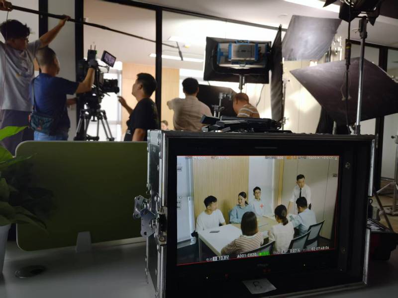 清城区TVC拍摄公司：科技产品视觉化大师，诠释未来感与功能美学